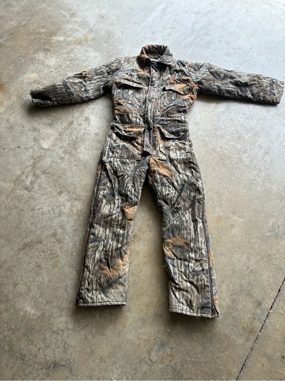 Duxbak Realtree Camo hunting jumpsuit coveralls size M with Mask